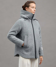 Cargue la imagen en el visor de la Galería,Abrigo Corto Peuterey