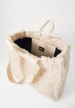 Cargue la imagen en el visor de la Galería,Bolso borreguito de Hugo Boss
