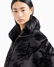 Cargue la imagen en el visor de la Galería,Chaqueta acolchada estrellas Emporio Armani