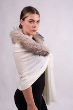 Cargue la imagen en el visor de la Galería,Fular con Pluma MR Complements