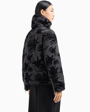 Cargue la imagen en el visor de la Galería,Chaqueta acolchada estrellas Emporio Armani