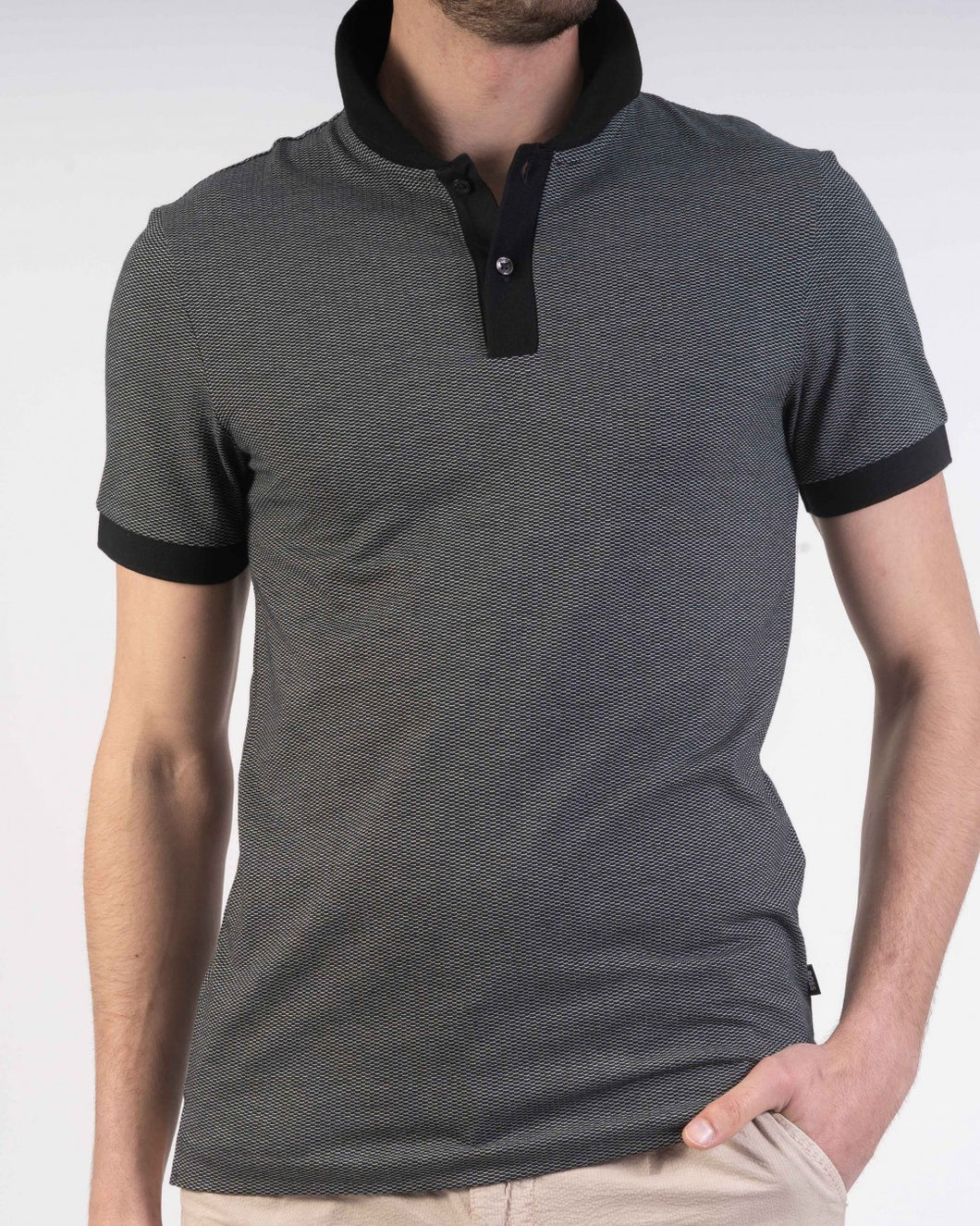 Polo Hugo Boss con estampado negro y blanco